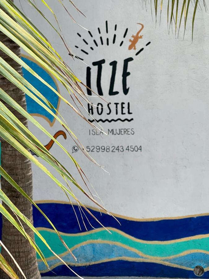 Itzé Hostel Isla Mujeres Extérieur photo